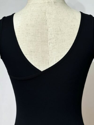 Nowoczesne czarne body damskie typu one-shoulder Grand Prix Greta.