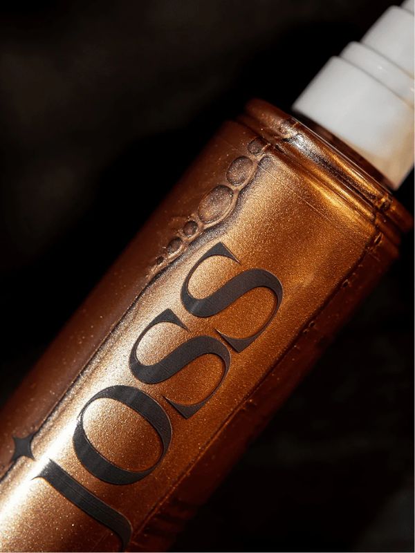 Elegancka buteleczka płynnego bronzera do twarzy Joss Cosmetics.