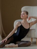 Body Damskie Grand Prix Blaire – Czarne Baletowe z Flokowaną Siateczką na Ramiączkach