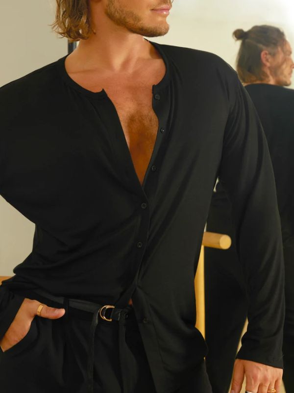 Zbliżenie na elegancki kołnierzyk męskiej koszuli Orion Shirt N040
